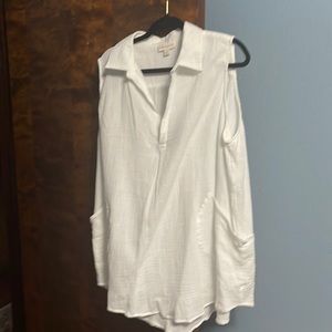 White lightweight sleeveless top with pockets